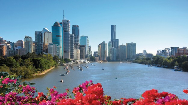 Brisbane, ibukota Queensland dengan pemandangan khas gedung bertingkat serta pantai untuk berselancar. (foto: dok.TEQ)